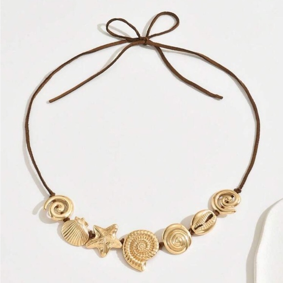 Gold Seashell choker Necklace - Picture 7 of 7